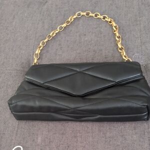 Elegant Black Quilted Handbag with Gold Chain